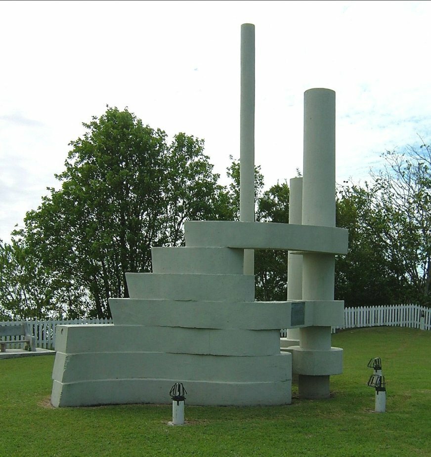 KurlandMonument2.JPG